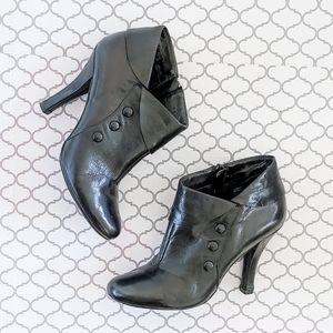 Me Too Jasmine4 Leather Ankle Bootie